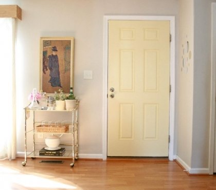 comment décorer porte et encadrement jaune pâle porte