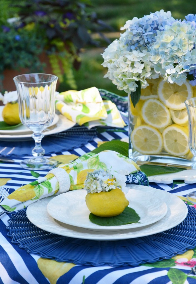 decoration avec citron fleurs récipients en verre déco table festive