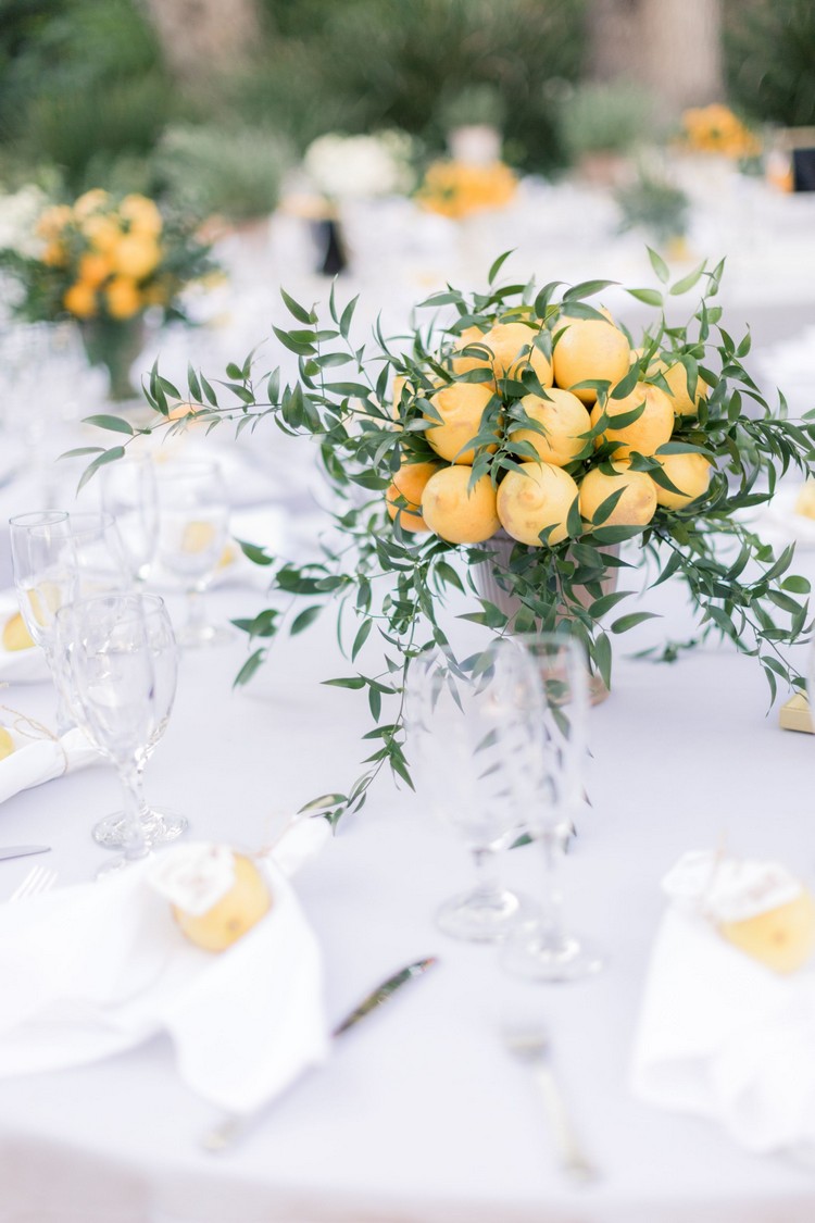 decoration table de mariage bouquet de citrons verdure