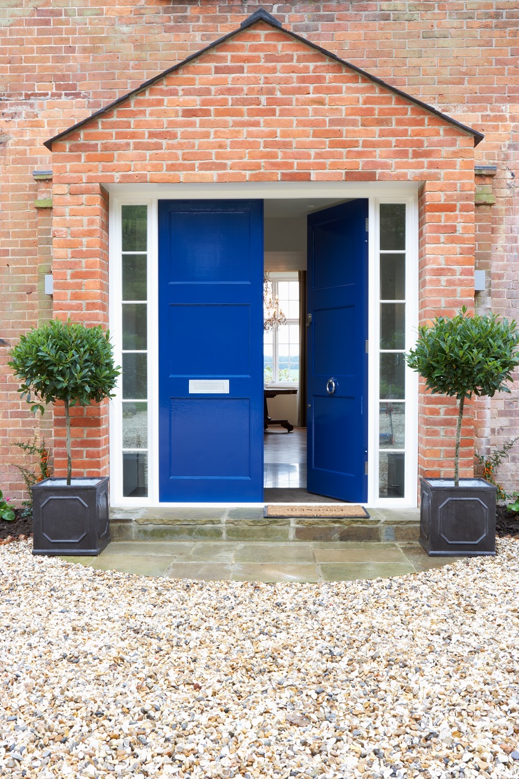 front door porte entree bleue pantone 2020