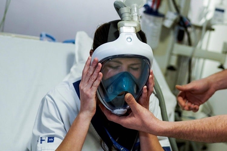 masque de plongée intégral détourné en respirateur dans les hôpitaux