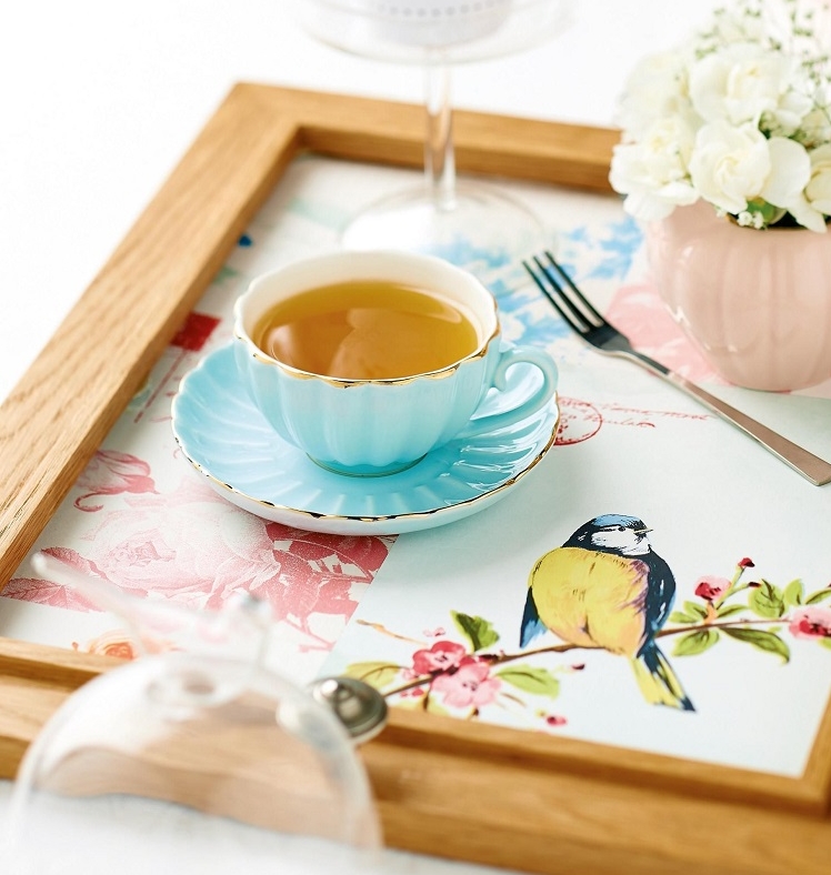 plateau petit déjeuner personnalisé avec chutes de papier peint