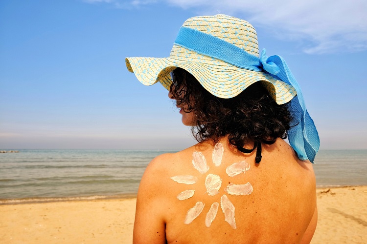 quelle soin solaire pour peau mature effet anti âge quel indice de crème solaire choisir