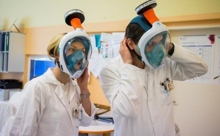 soignants avec masques de plongée Decathlon protection contre le coronavirus