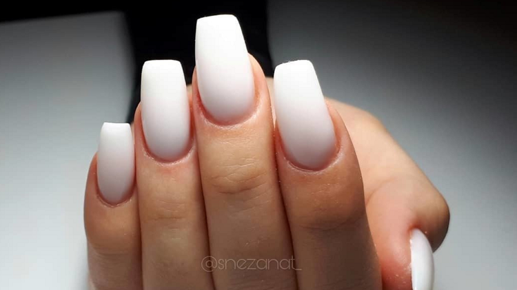 trucs et astuces pour adopter la déco ongles tendance milky nails