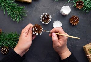 5 idées de bricolage pomme de pin avec des enfants 2026