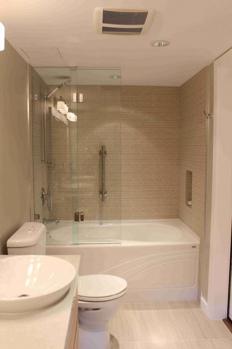 comment agrandir une petite salle de bain couleur beige agrandissante