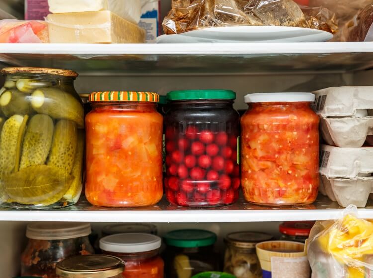 conservation des aliments un réfrigérateur comblé