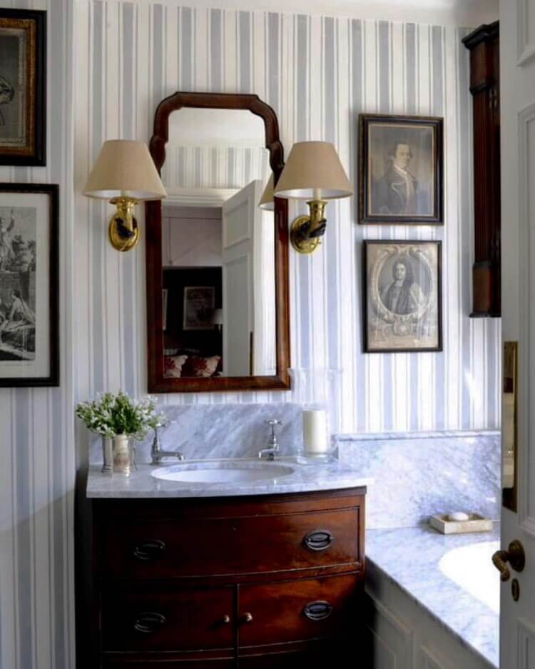 décoration petit wc commode miroir anciens
