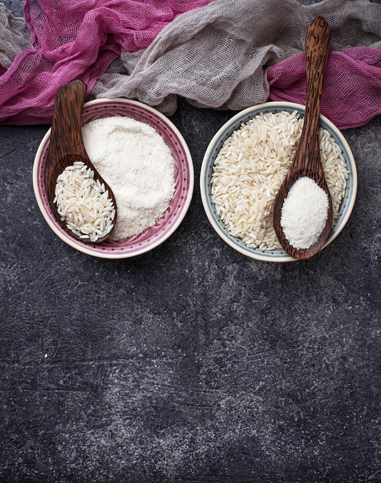 farine de riz contre talons fissurés peau morte pieds