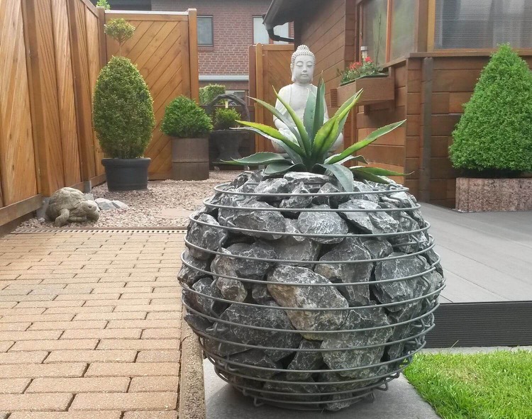 jardiniere gabion globe remplissage grosses pierres