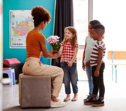 maîtresse cadeau enfants etudiant rentrée école maitresse surprise