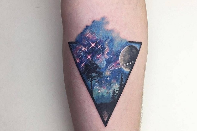 Tatouage espace en 25 idées inspirantes