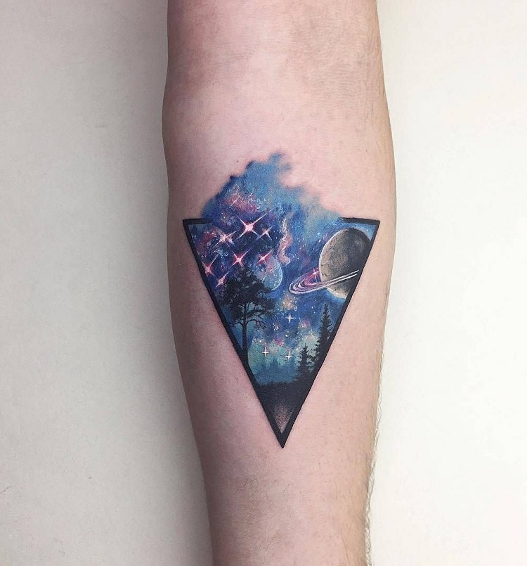 tattoo geometrique triangle espace space aquarelle
