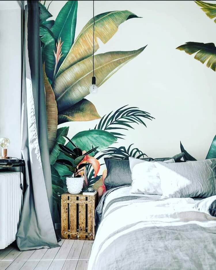 tête de lit en papier peint gros motifs jungle