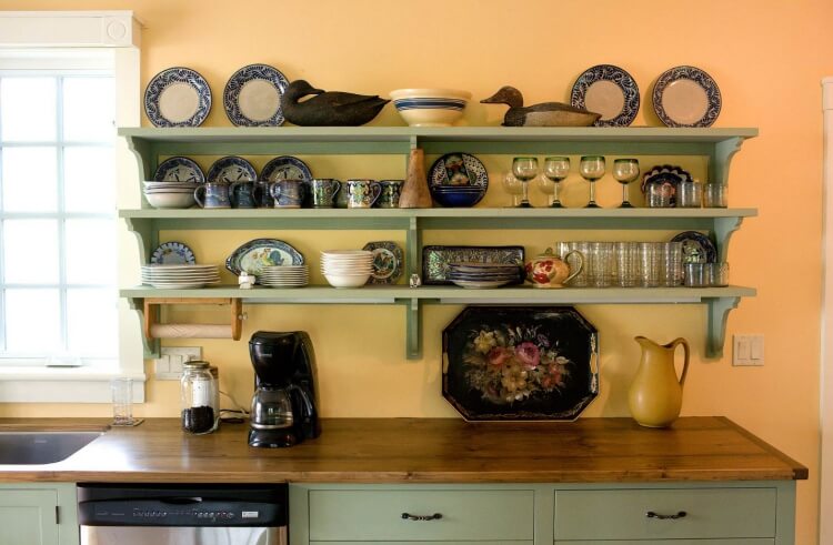 étagères de cuisine murales exposer jolie vaisselle
