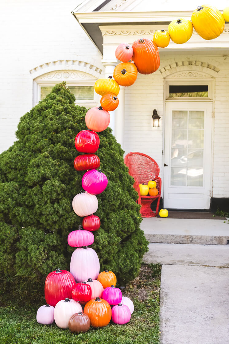 arche citrouille halloween citrouilles decoratives colorees idee deco porche