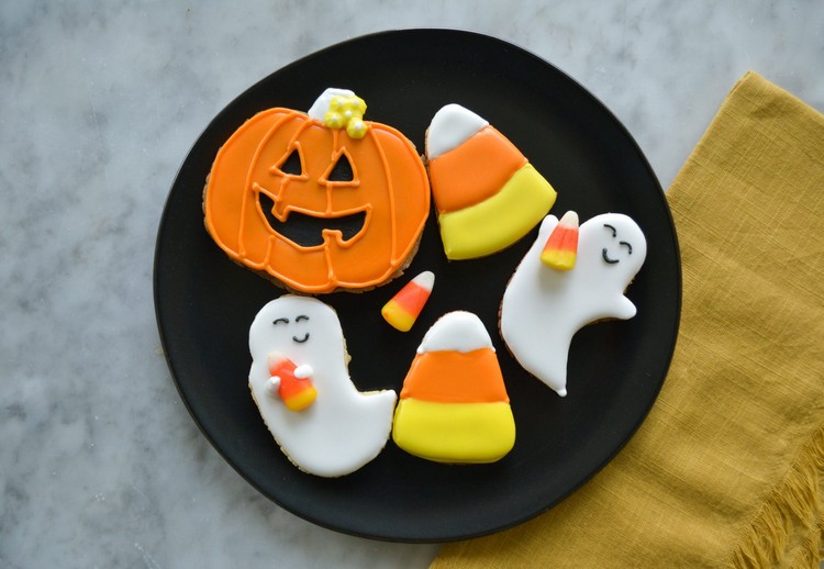 biscuits Halloween candy corn cookies citrouille fantômes déco