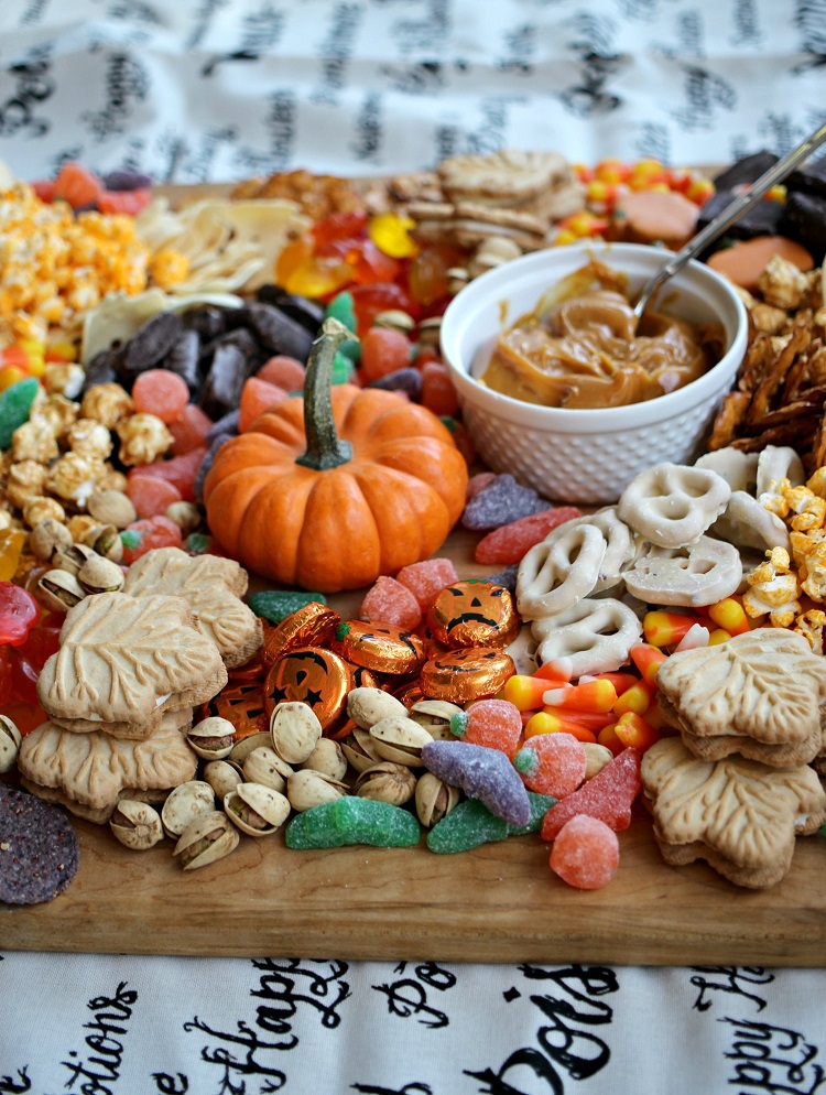 buffet enfants goûter halloween candy board plateau bonbons d halloween 2020