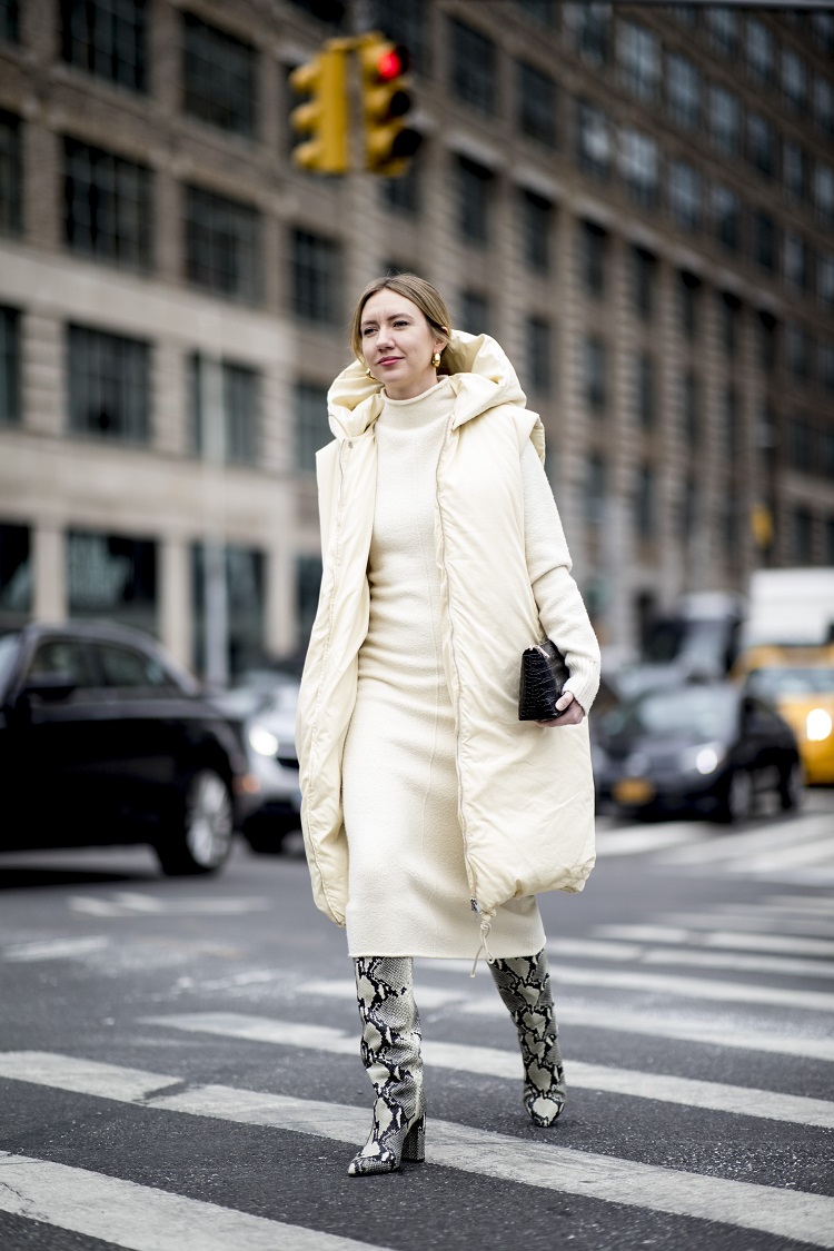 comment porter la robe pull blanche en hiver doudone sans manches cuissardes imprimé python mode femme automne hiver 2020