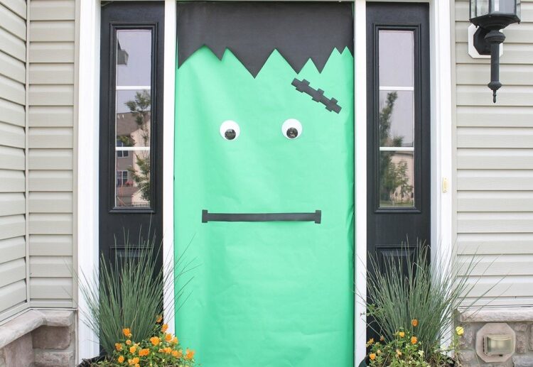 deco de porte halloween monstre frankenstein