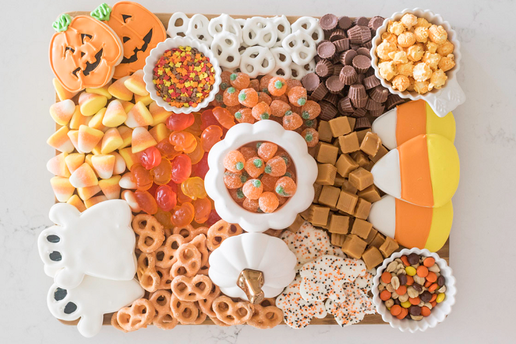 déco table halloween candy board idées réussir le buffet gouter enfants halloween 2020