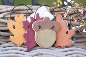 fabriquer déco pâte sel automne bricolage avec enfants feuilles glands