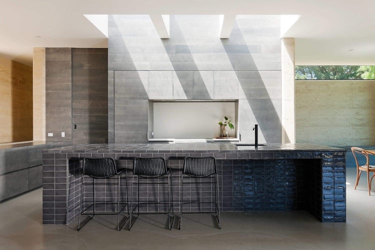 ilot de cuisine carrelage metro gris anthracite armoires de cuisine aspect beton style minimaliste