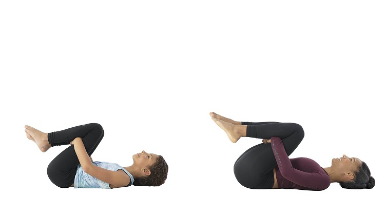 le yoga contre le mal de dos et lombaire posture pierre qui roule