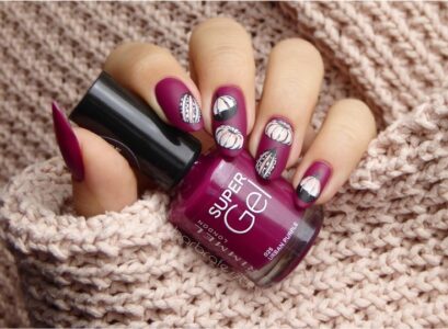 nail art citrouille elegant stickers vernis bordeaux mat