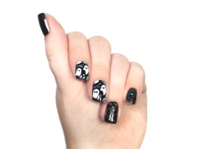nail art fantome halloween vernis noir paillettes