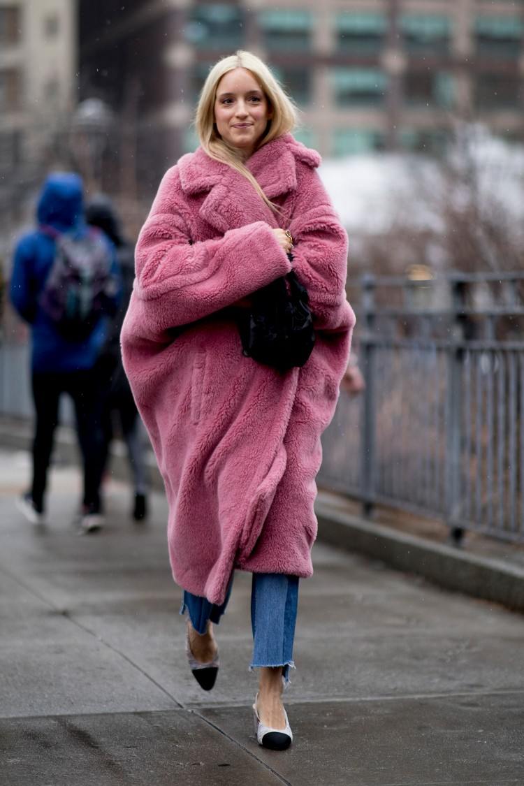 pink oversized tedy coat tenue quotidien talons sac a mains noir