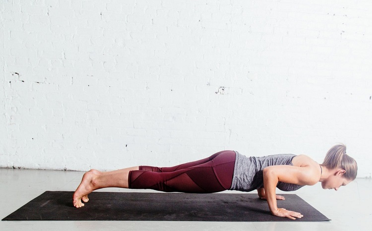 posture planche exercice yoga contre le mal de dos