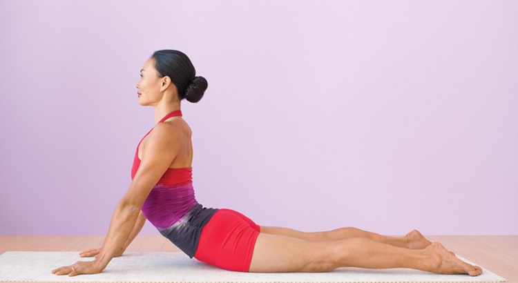 postures de yoga contre le mal de dos et lombaire posture cobra