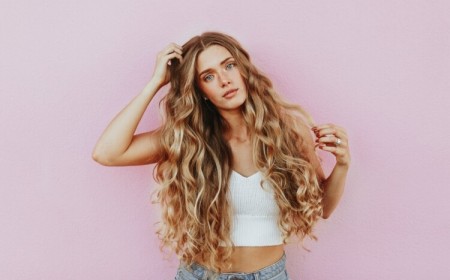 se coiffer cheveux bouclés sans chaleur hair plopping