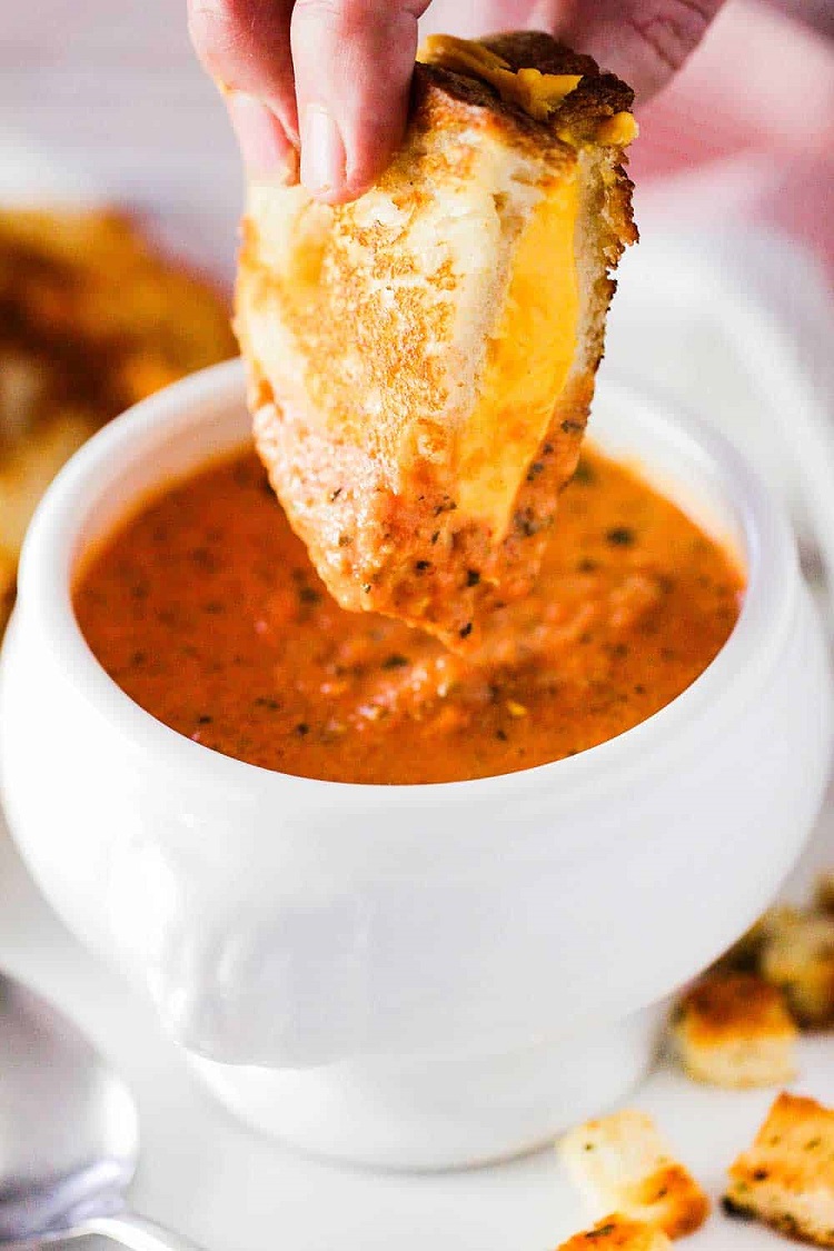soupe à la tomates baguette bruschetta comment servir