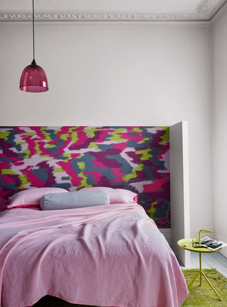 tete de lit originale et colorée peinture murale chambre à coucher cosy
