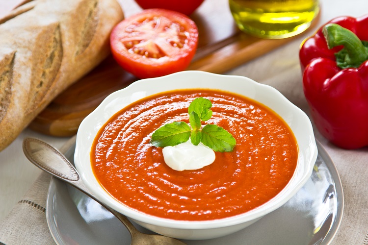 tomates basilic soupe automne legumes rôtis vrème fraîche