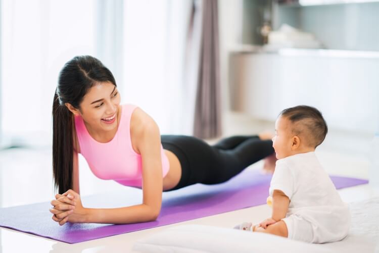 yoga maman bébé planches et pompes brûler graisses