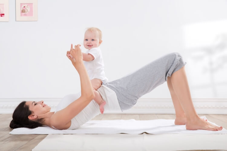yoga maman bébé pose du pont tonifier dos renforcer abdomens