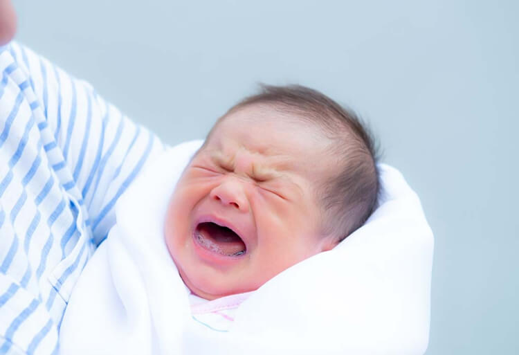 calmer les pleurs de bébé changement humeur nouveau né