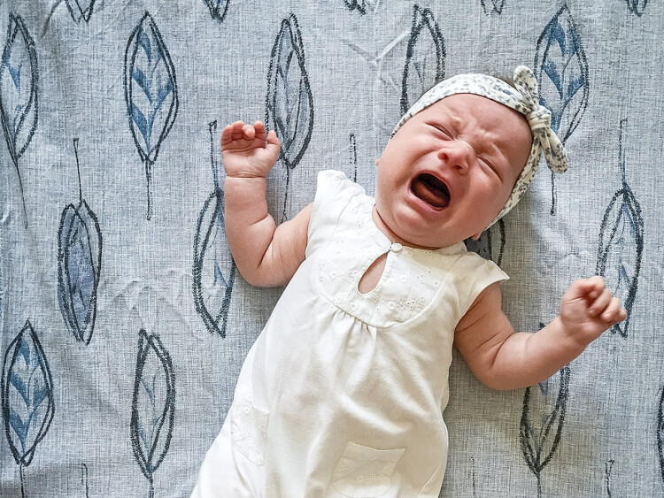 calmer les pleurs de bébé crise coliques soulager