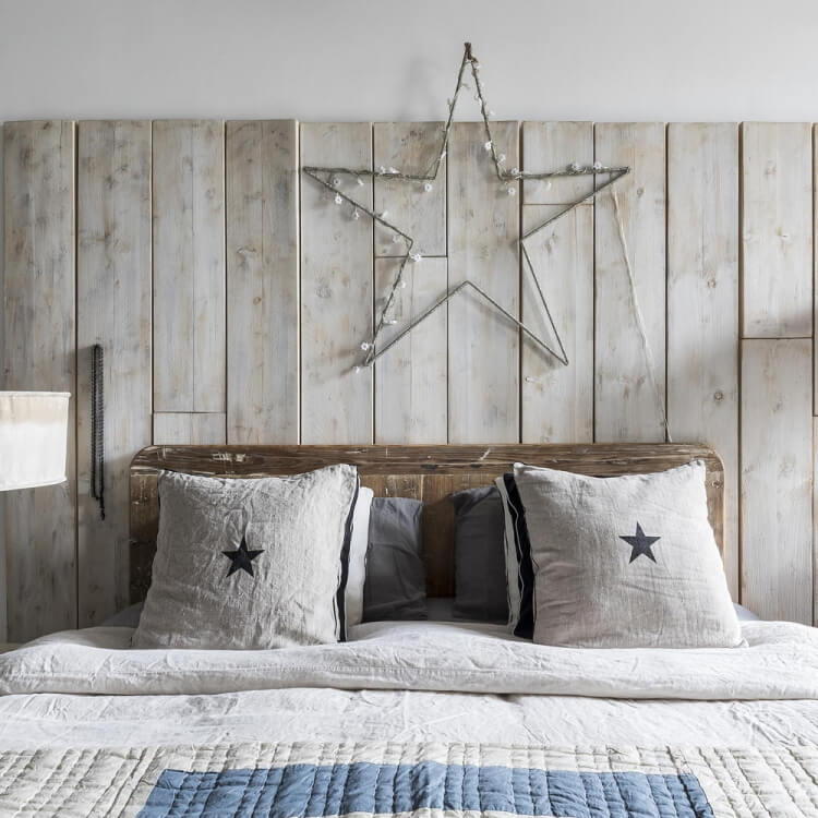 chambre style scandinave tête de lit en bois bardage pose verticale