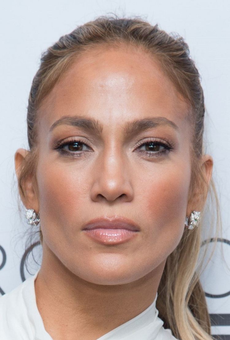 comment se débarrasser des poches sous les yeux astuces beauté empruntées stars jennifer lopez