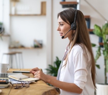 comment se maquiller pour une conférence vidéo conseils utiles