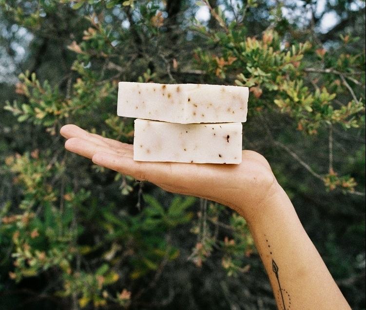 diy shampoing dur maison pour cheveux bouclés