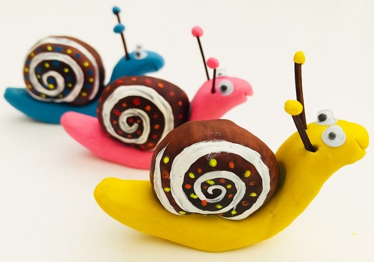 escargots colorées avec châtaignes et pâte fimo polymère