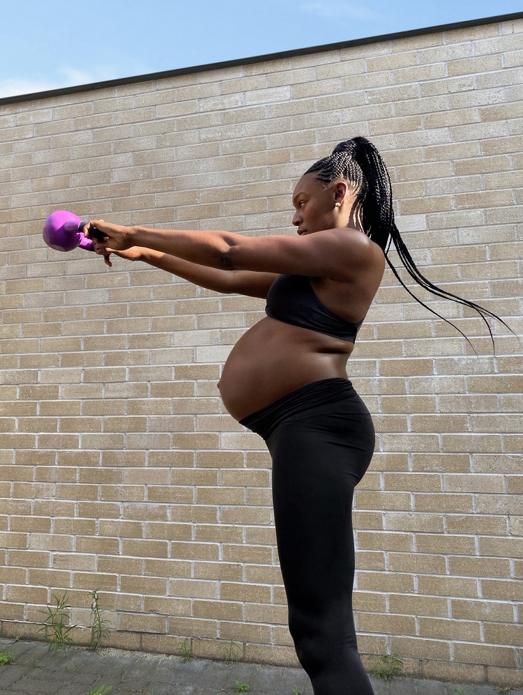 femme active pendant la grossesse vêtements de sport