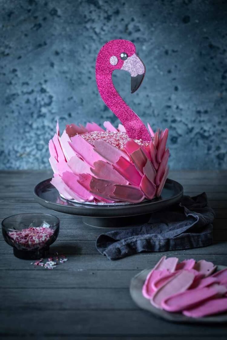 gâteau flamant rose en quatre couches anniversaire enfant