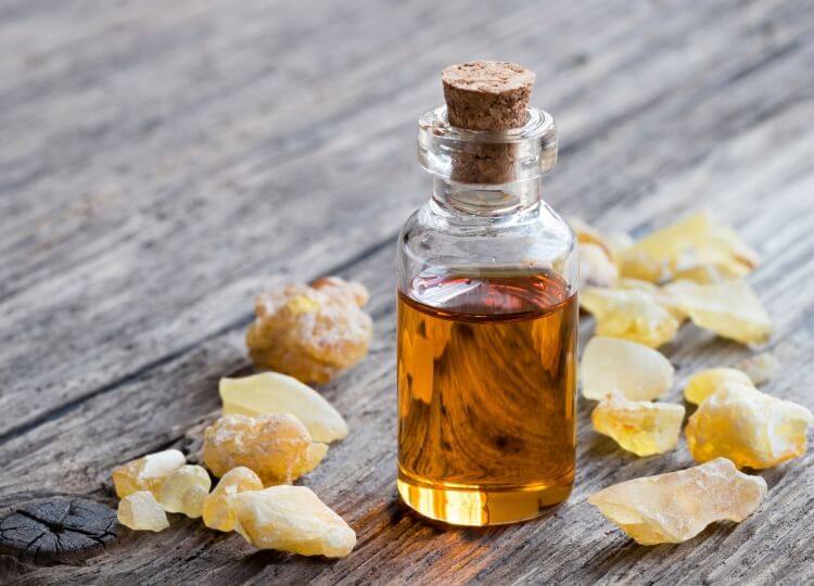 huile encens boswelia traitement acné comédons